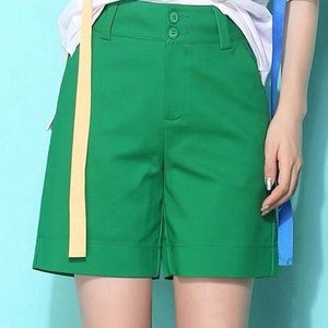 Pastel green skinny short